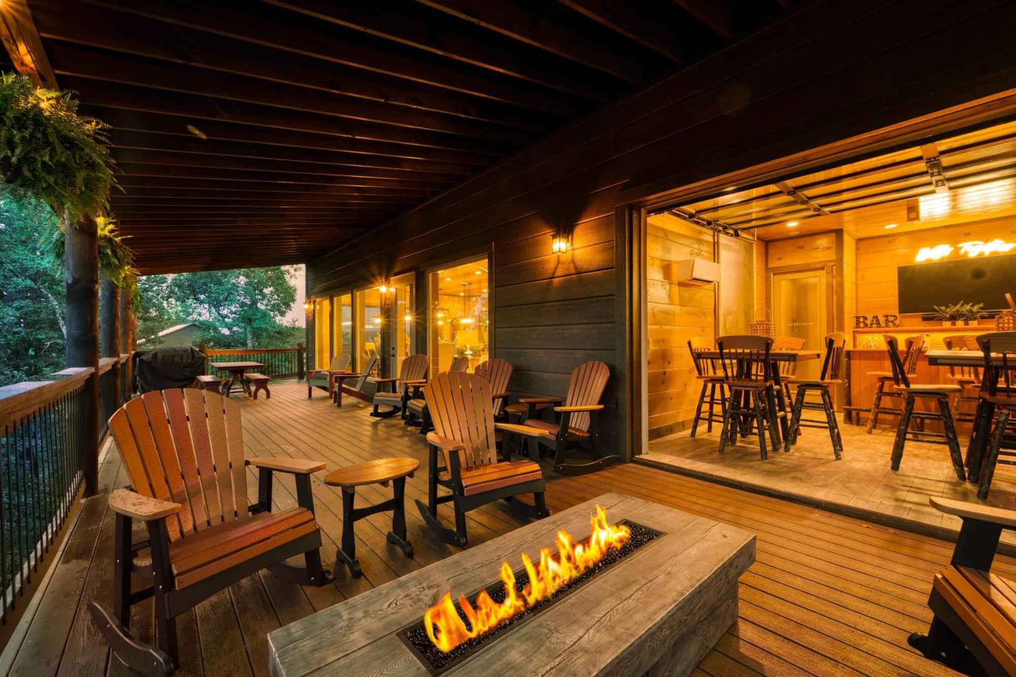 Wanderer By Avantstay Sleeps 26 A Custom Smokies Cabin พิเจนฟอร์จ ภายนอก รูปภาพ